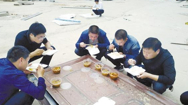 為了“創(chuàng)衛(wèi)”，他們蠻拼的