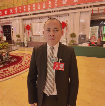 讓每個(gè)孩子身上有汗，眼里有光，一生向陽(yáng)